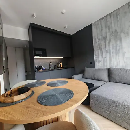 110 Grand Bulwar * Szczecin